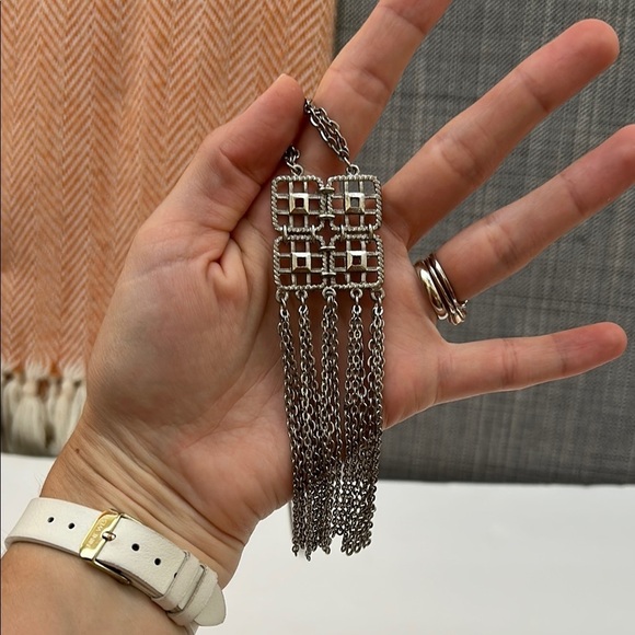 Elegant Silver Chain Necklace with Tassel - Picture 4 of 6